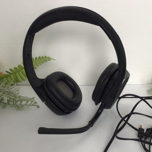 Plantronics Wired Headphones - Picture 2 of 4